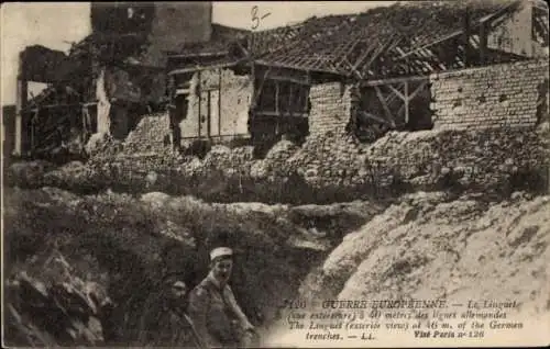 Ak Französische Soldaten im Schützengraben, Kriegszerstörungen, I WK