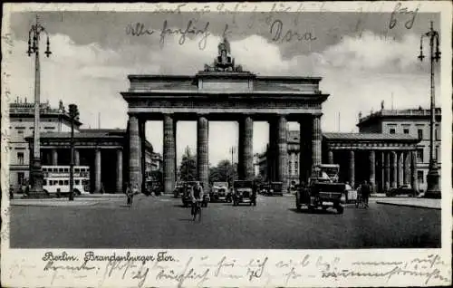 Ak Berlin Mitte, Brandenburger Tor, Autos, Fahrrad
