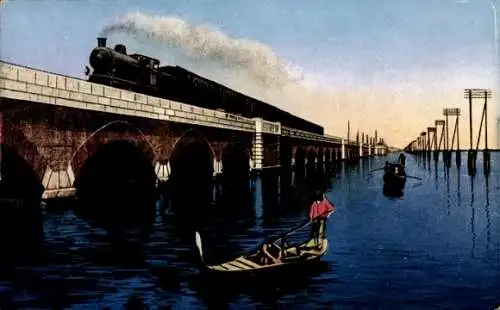 Ak Venezia Venedig Veneto, Eisenbahnbrücke über die Lagune, Dampflok