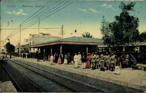 Ak Suez Ägypten, Railway Station, Bahnhof, Fahrgäste