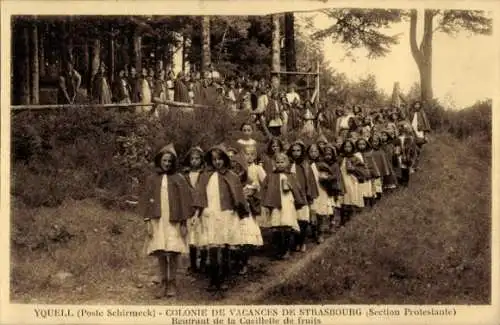 Ak Yquell La Broque Vorbruck Elsass Bas Rhin, Colonie de Vacances de Strasbourg, Cueillette de fruit