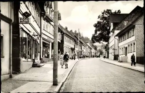 Foto Ak Olbernhau im Erzgebirge?, Straßenpartie, Foto Bötiger, Agfa, Passanten