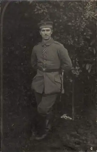 Foto Ak Saalfeld an der Saale Thüringen, Deutscher Soldat in Uniform