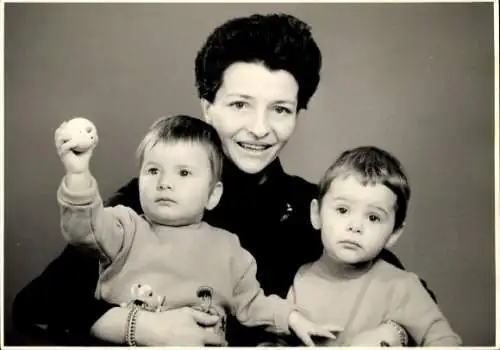 Ak Schauspielerin Irene Koss, zwei Kinder, Portrait, Autogramm
