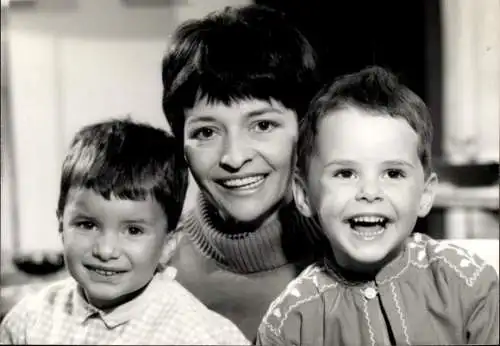 Ak Schauspielerin Irene Koss, zwei Kinder, Portrait, Autogramm