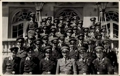 Foto KVP, Männer in Uniformen, DDR, Gruppenaufnahme