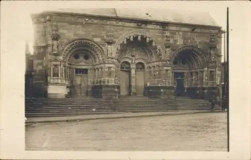 Foto Ak Verdun Meuse, Partie an der Kirche, I WK