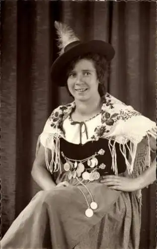 Foto Ak Frau im Dirndl, Tracht, Portrait