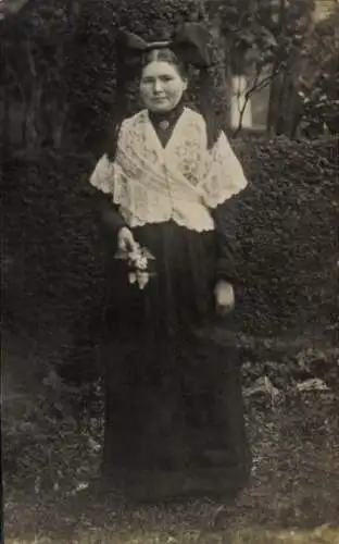 Foto Ak Lörrach in Baden, Frau in Volkstracht