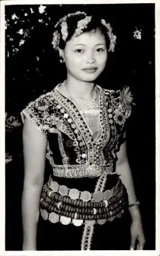 Foto Ak Portrait einer jungen Asiatin