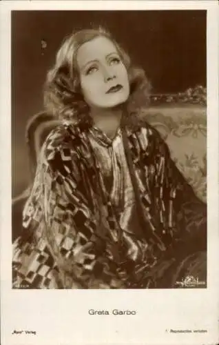 Ak Schauspielerin Greta Garbo, Portrait, Ross