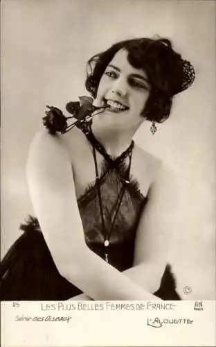 Ak Les plus belles femmes de France, l'Alouette