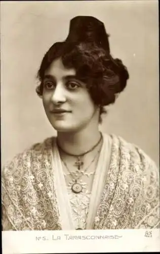 Ak La Tarasconnaise, Frau in Tracht