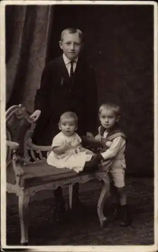 Foto Ak Geschwister, Kinder-Portrait, Familienbild