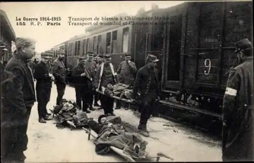 Ak Chalons sur Marne, Transport de blesses a la gare Chalons sur Marne