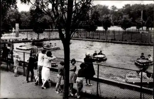 Ak Oud Valkeveen Südholland, Motorbootjes met achtergrond kinderbad