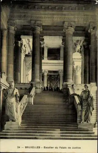 Ak Bruxelles Brüssel, Escalier du Palais de Justice