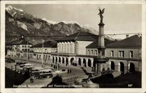 Ak Innsbruck Tirol, Hauptbahnhof mit Vereinigungsbrunnen, Busse