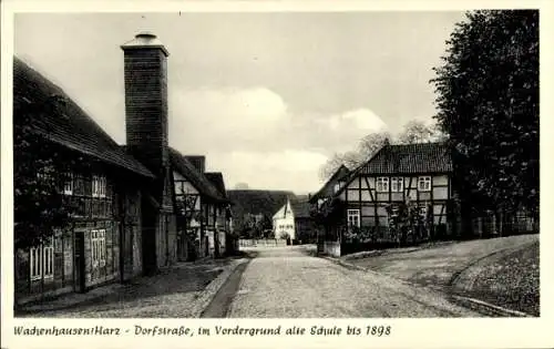 Ak Wachenhausen Katlenburg Lindau in Niedersachsen, Dorfstraße, alte Schule, Turm, Fachwerkhaus