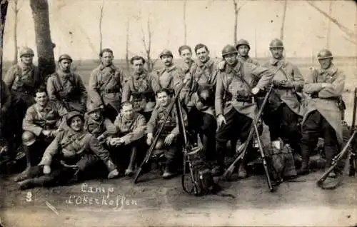 Foto Oberhoffen sur Moder Oberhofen Elsass Bas Rhin, Truppenübungsplatz, Soldaten in Uniform
