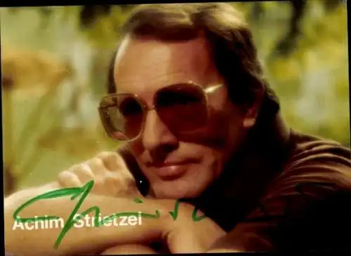 Ak Schauspieler Achim Strietzel, Portrait mit Sonnenbrille, Autogramm