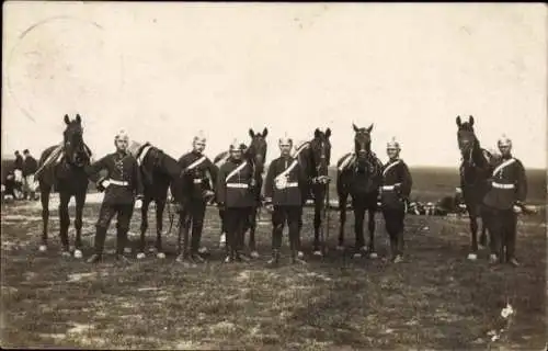 Foto Ak Deutsche Soldaten in Uniformen mit Pferden