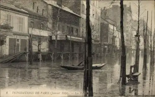 Ak Paris, Überschwemmungen im Januar 1910, Le Passerelles Rue Saint Charles