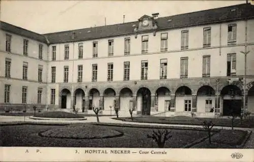 Ak Paris XV Vaugirard, Necker Hospital, Central Court