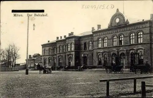 Ak Jelgava Mitau Lettland, Bahnhof, Vorplatz