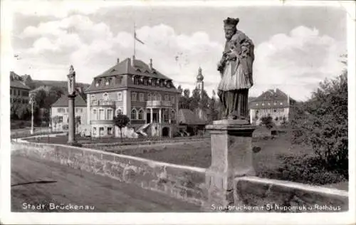 Ak Bad Brückenau im Sinntal Unterfranken, Sinnbrücke, St Nepomuk, Rathaus