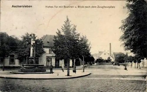 Ak Aschersleben im Salzlandkreis, Hohes Tor mit Brunnen u. Blick n. d. Zeughausplatz