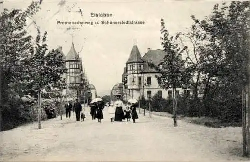 Ak Lutherstadt Eisleben, Promenadenweg, Schönstedtstraße. Passanten