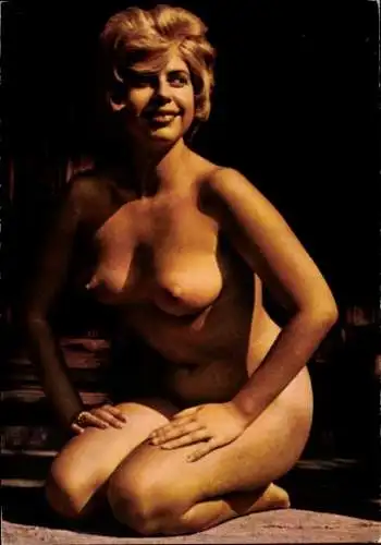 Ak Nackte Blondine, Kniend, Frauenakt, Busen, Bauch, Beine