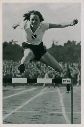 Sammelbild Olympia 1936, Fräulein Steuer, Duisburg, deutsche Meisterin 1935 im 80m-Hürdenlauf