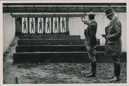 Sammelbild Olympia 1936, Pistolenschützen beim Training