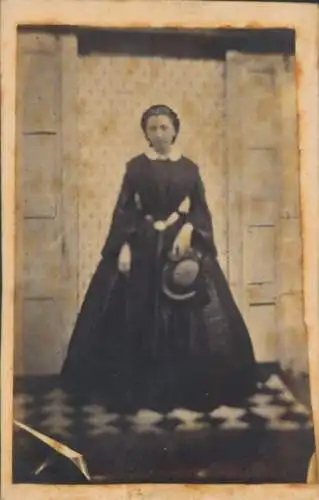 CdV Frau Schulze Brüning, Standportrait