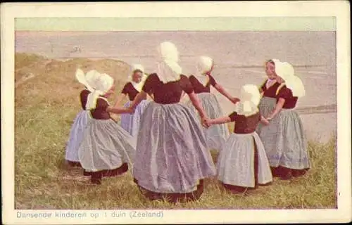 Ak Zeeland Niederlande, Dansende kinderen op 't duin, Niederländische Volkstracht