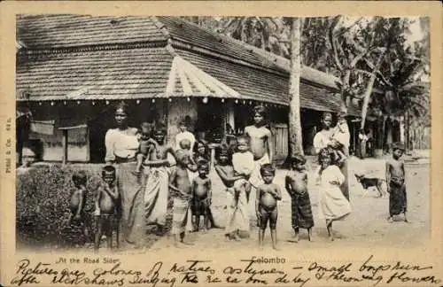 Ak Colombo Ceylon Sri Lanka, Familie, Gruppenbild, Straßenpartie
