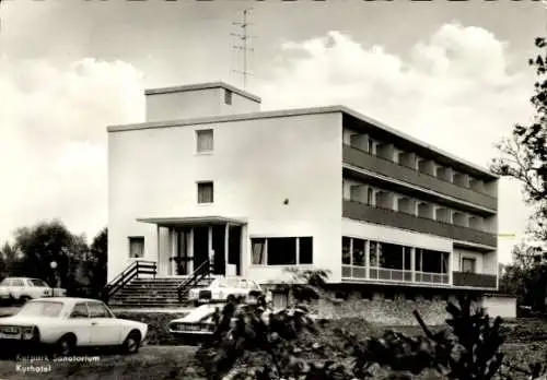 Ak Königshofen im Kreis Rhön Grabfeld Unterfranken, Kurpark Sanatorium, Kurhotel