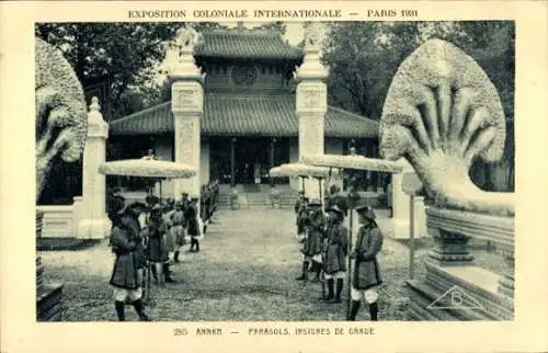 Ak Paris, Internationale Kolonialausstellung 1931, Annam, Sonnenschirme
