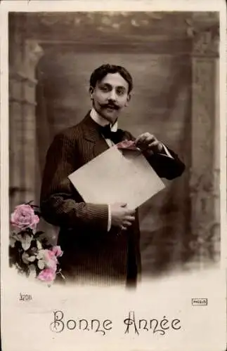 Ak Glückwunsch Neujahr, Mann-Portrait, Brief, Blumen