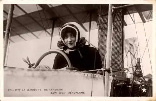 Ak Baronne de Laroche in ihrem Flugzeug