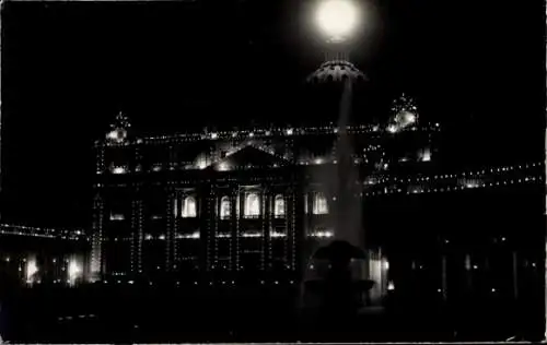 Foto Rom, Basilica di San Pietro e Vaticano, beleuchtet bei Nacht
