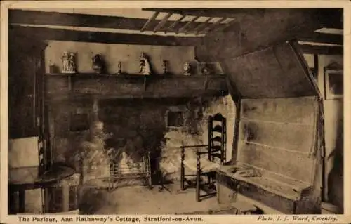 Ak Stratford-upon-Avon, Warwickshire, England, Anne Hathaways Cottage, Salon