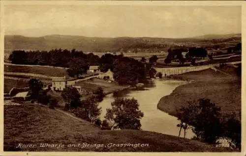 Ak Grassington North Yorkshire England, Fluss Wharfe und Brücke