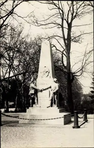 Foto Ak Potsdam in Brandenburg, Denkmal 1. Garde Regiment zu Fuß