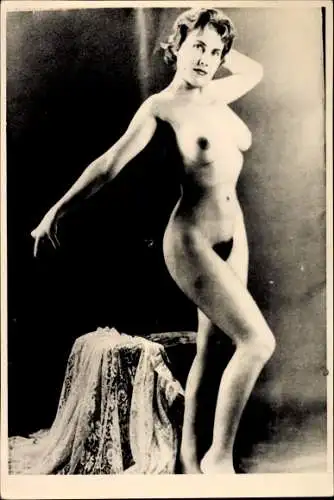 Foto Frauenakt, Standportrait, Blond, Nackt, Barbusig