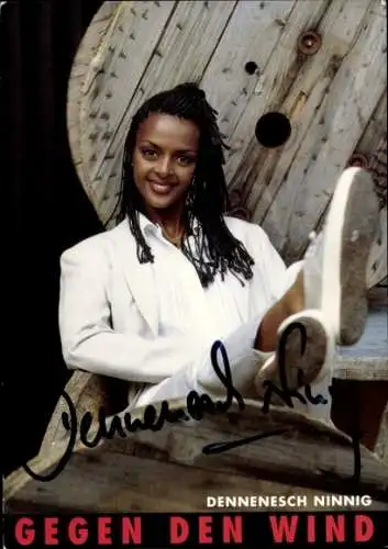 Ak Schauspielerin Dennenesch Ninnig, Portrait, Autogramm, Gegen den Wind, ARD