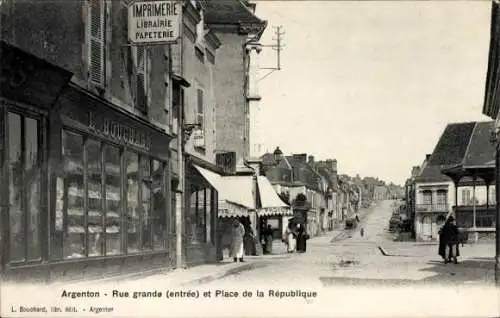 CPA Argenton sur Creuse Indre, Rue Grande, Place de la Republique, Imprimerie, Librairie, Papeterie