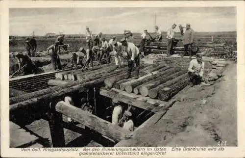 Ak Östlicher Kriegsschauplatz, Armerungsarbeiten, Brandruine, Unterstand